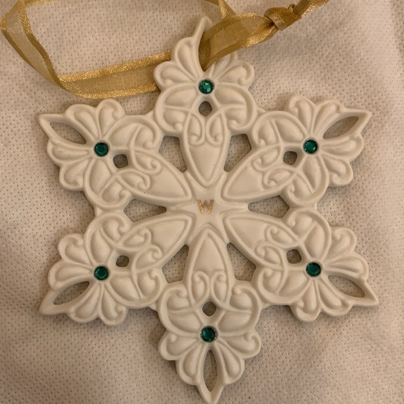 Wedgwood Christmas Tree Star Ornament In Box - Picture 5 of 7